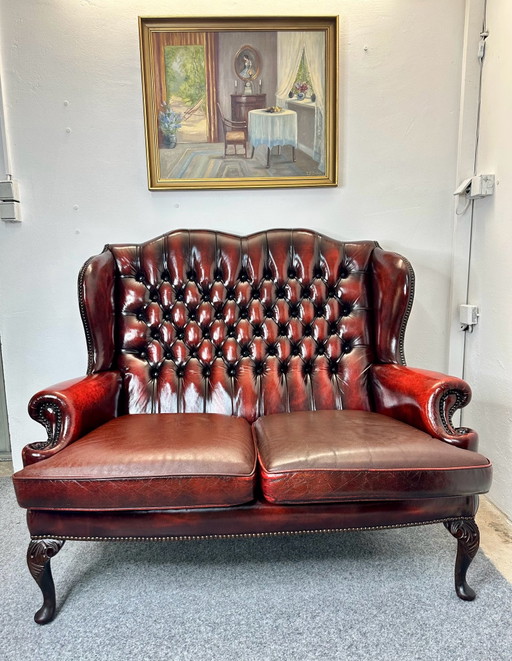 Sofá Chesterfield 2 plazas estilo Queen Anne Oxblood Red Inglaterra
