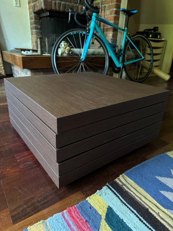 Image 1 of Extendable coffee table, dark wood color