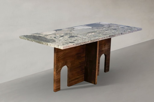 Salontafel Recta Breccia Alba, gemaakt van natuursteen en massief eikenhout.