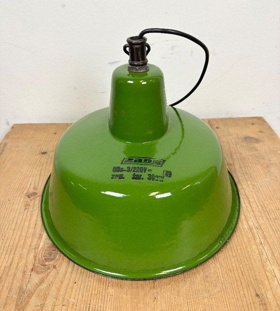Image 1 of Lampe industrielle en émail vert de Zaos, années 1960