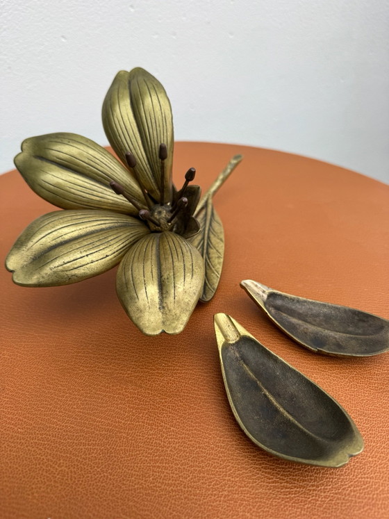 Posacenere a fiore in ottone massiccio anni '60, Oggetti decorativi, Dorato (foto 5 di 15)