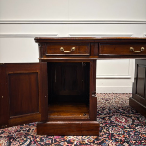 English Classic Desk with Green Leather – Wood (photo 13 of 19)