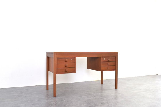Image 1 of Deens teakhouten bureau uit het midden van de 20e eeuw van Domino Møbler, jaren 60.