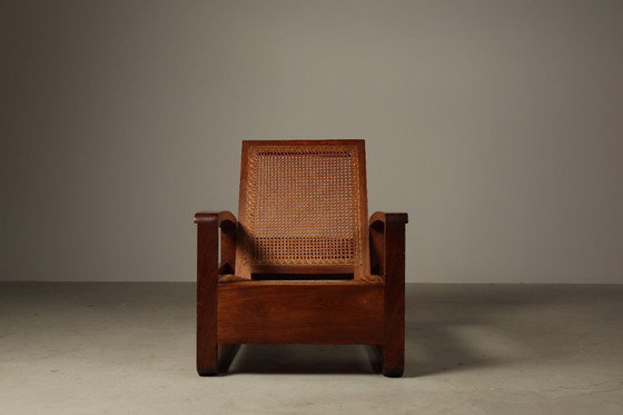 Image 1 of Sillón de salón de teca de estilo arquitectónico de mediados de siglo con asiento de mimbre, década de 1950.