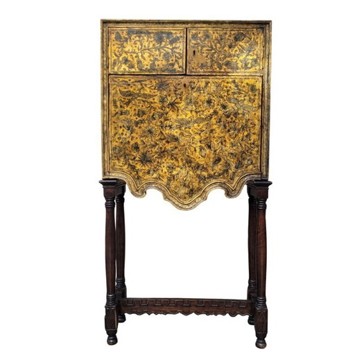 Cabinet en métal doré et argenté à décor repoussé, style Art nouveau, vers 1920 – Espagne