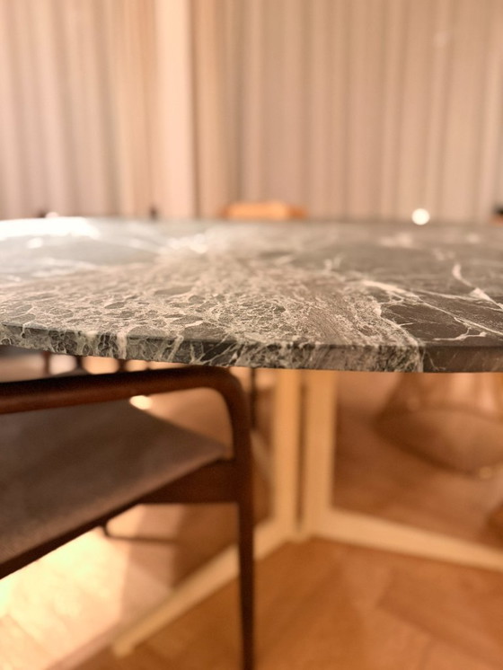 Image 1 of Natuursteen ronde eettafel (160cm)