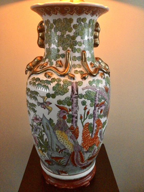 Image 1 of Grote Mid Century Chinese Family Rose Tafellamp Hoogte 76 cm 