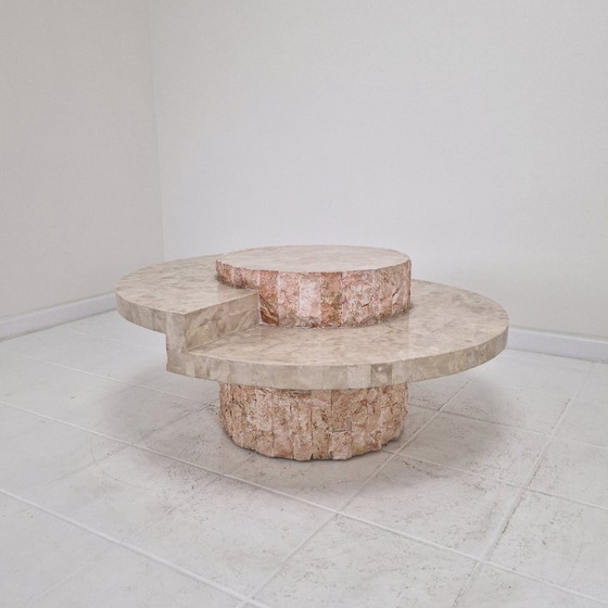 Image 1 of Ronde salontafel van Mactan of fossiele steen van Magnussen Ponte, jaren 80.
