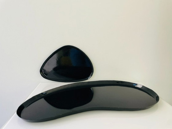 Image 1 of Ensemble de plateaux en métal noir au design organique