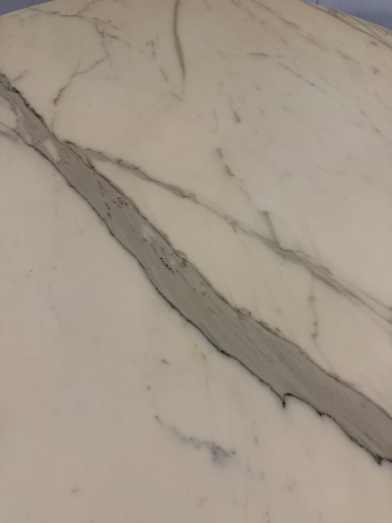 Image 1 of Round marble dining table with tulip-shaped base 1960s