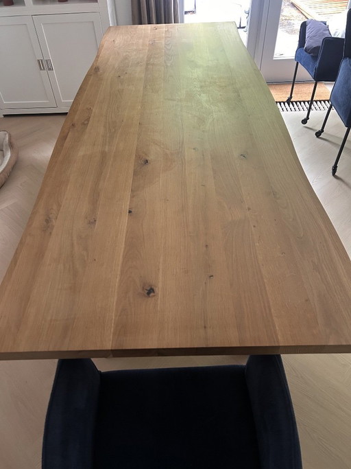 Bixx oak dining table