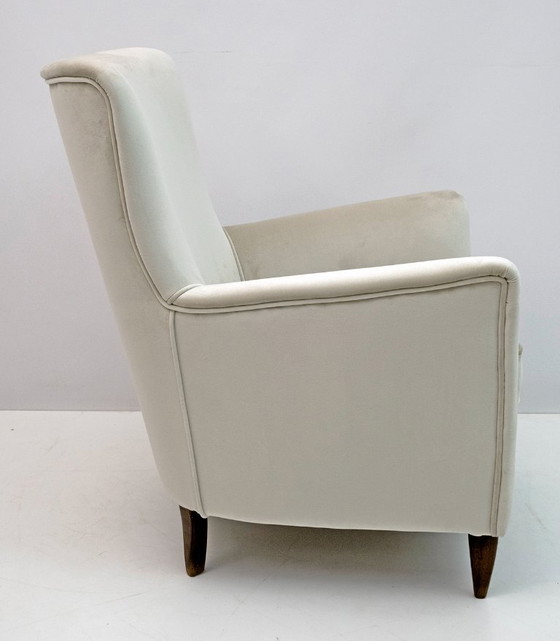 Image 1 of Fauteuil en velours italien moderne du milieu du siècle, attribué à Gio Ponti pour Isa, années 1950