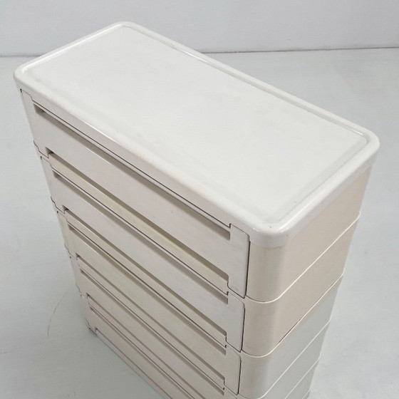 Cómoda blanca de 5 cajones, modelo 4964, diseñada por Olaf Von Bohr para Kartell en la década de 1970. (photo 9 of 10)