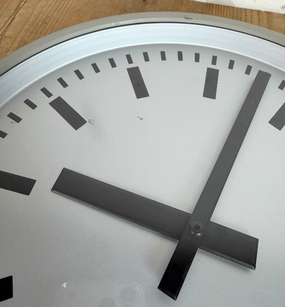 Image 1 of Graue Industriewanduhr von TCW, 1960