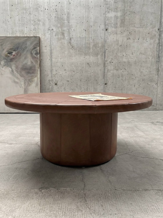 Image 1 of COGNAC LEATHER COFFEE TABLE IN DE SEDE STYLE, ROUND, XL, PATCHWORK, 1970s