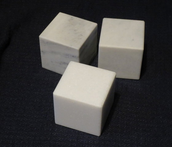 Image 1 of 3 Würfel Briefbeschwerer Laaser Tiroler Vinschgauer Marmor 5x5x5cm 52x52x52mm