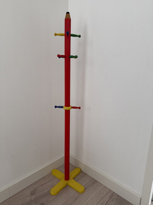 Perchero vintage de IKEA diseñado por Pierre Sala