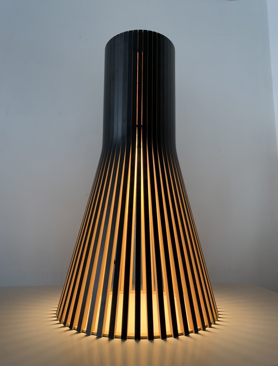 Original Secto Design 4200 Pendant Lamp – Elegant Black – Wood (photo 7 of 13)