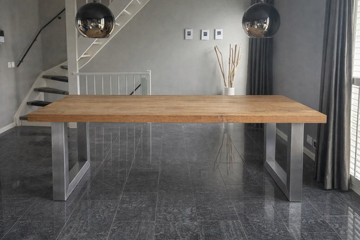 Table de salle à manger en chêne massif (230 x 120 cm) – style industriel avec pieds en acier inoxydable