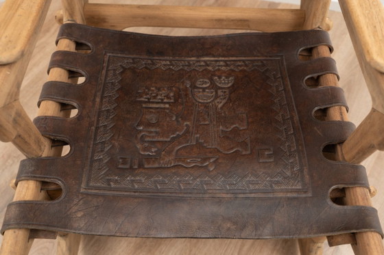 Image 1 of Petit fauteuil à bascule suspendu par Angel Pazmino