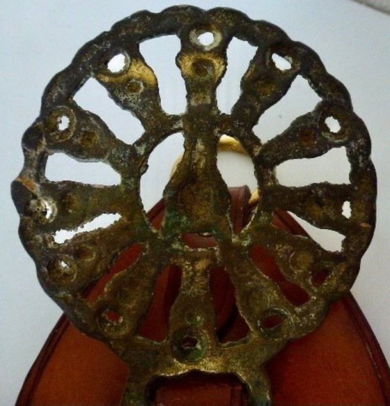 Image 1 of Vintage schellekoord met paard-gerelateerde koperen afbeeldingen. 