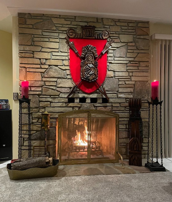 Image 1 of Paire de chandeliers gothiques en fer à maillons de chaîne sur pied