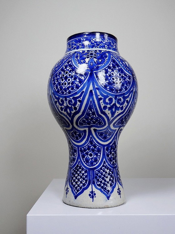 Image 1 of Large Moroccan vase/jar, Fez, handmade Khabia ceramic, 19th-20th century, cobalt