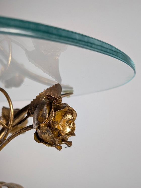 Mid-Century vergoldeter Metall Blumen Rosen Beistelltisch 1970er – Beistelltische, Glass (photo 12 of 18)