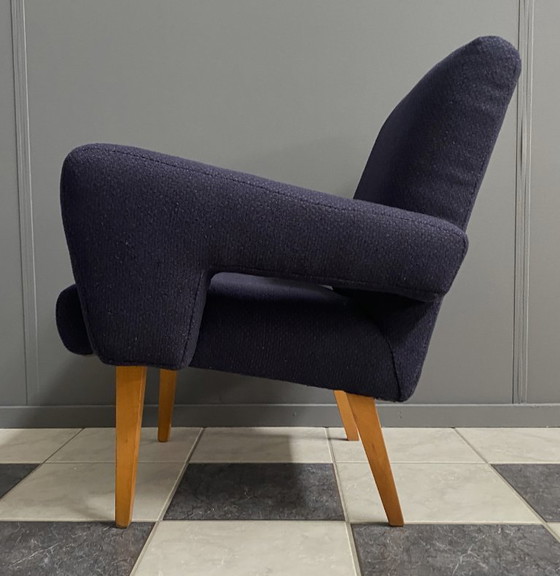 Image 1 of Poltrona viola di Jitona 1970