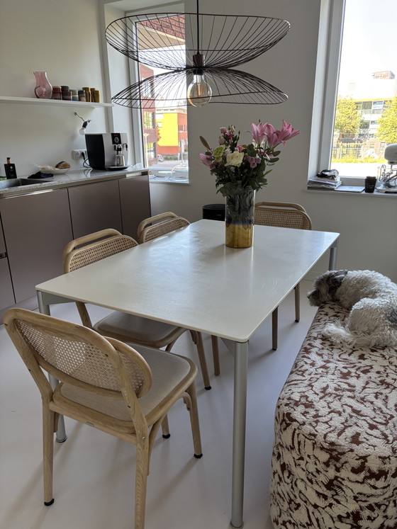 Image 1 of Interlubke tafel, wit corian, te gebruiken als eettafel of bureau. Zo goed als nieuw!