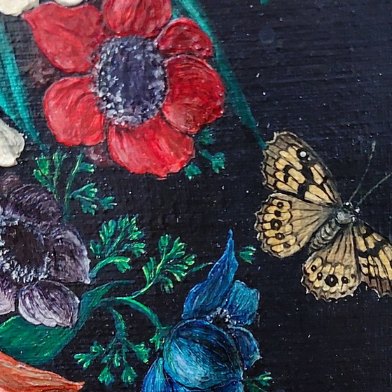 Image 1 of Natura morta con fiori, farfalle e conchiglie