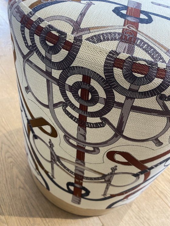 Image 1 of Pouf Hermes