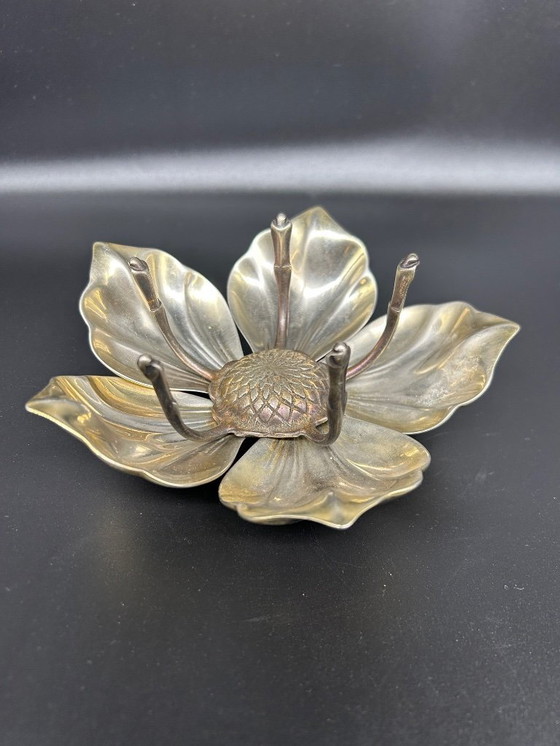 Image 1 of decorative flower with movable petals