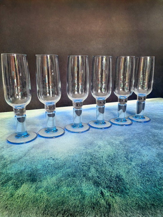 Image 1 of 6 copas de champán Bormioli Rocco Italy, con tallo y base azules.