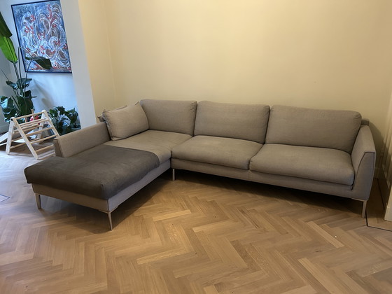 Image 1 of Diseño en tacones de serie