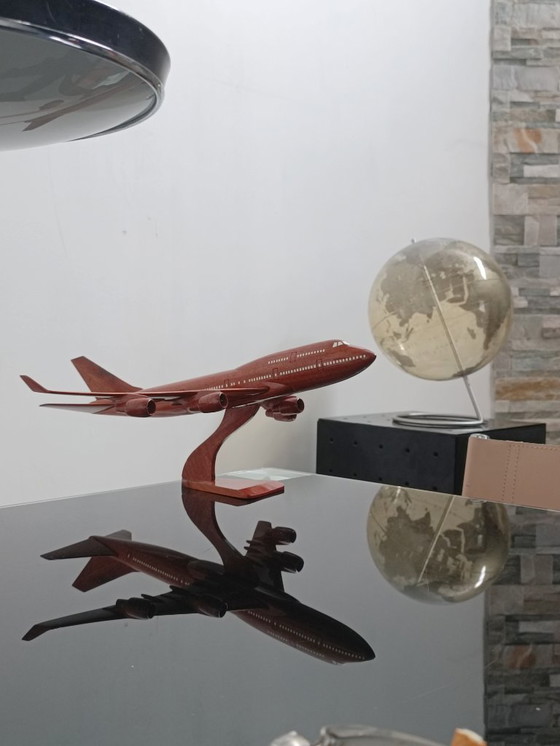 Image 1 of Maquette de Boeing 747 en acajou 2000s