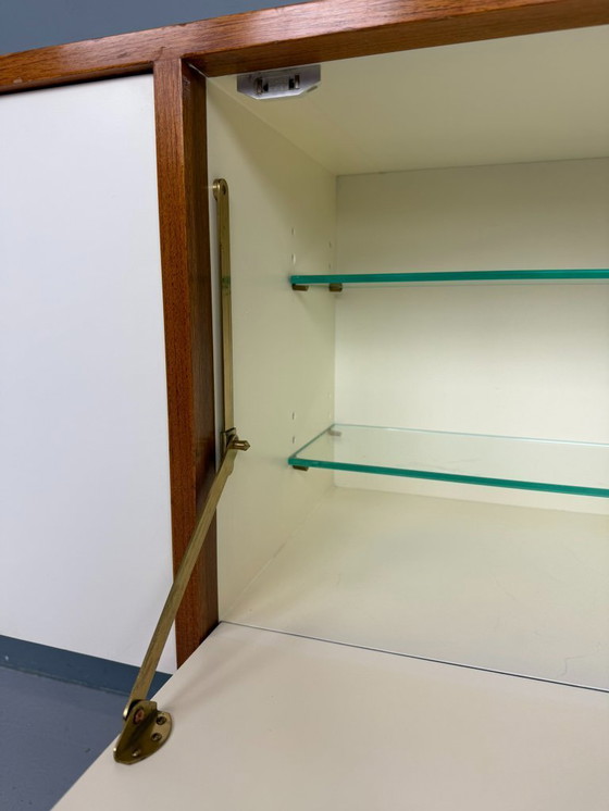 Image 1 of Florence Knoll voor Knoll, notenhouten hangkast, model 122 W-1, 1947