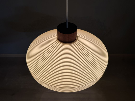 Image 1 of Lampada a sospensione vintage con dettagli in legno