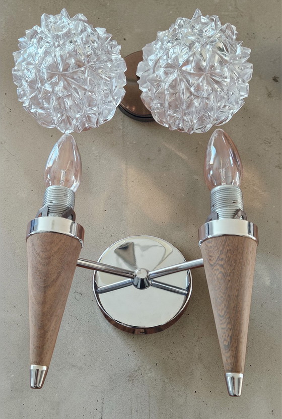 Image 1 of Applique doppia in stile scandinavo - Vetro scolpito e legno di teak - Anni '60