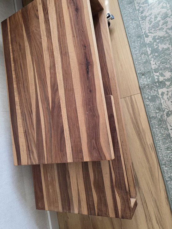 Image 1 of Magnifique table basse à roulettes en bois de sheesham de la marque Xooon.