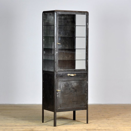 Medizinschrank aus poliertem Eisen, 1950er Jahre