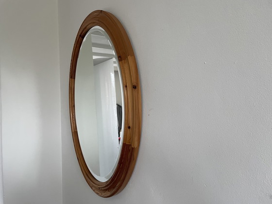 Image 1 of Specchio ovale vintage in legno di pino