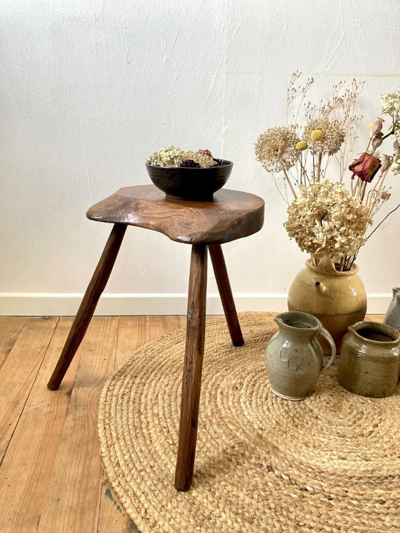 Tabouret tripode ancien en bois massif, fabrication artisanale, Marron, Rustic (photo 3 sur 11)