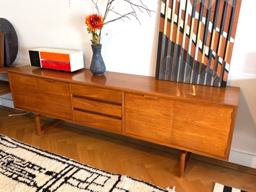 Bellissima ed elegante credenza vintage in teak degli anni '60