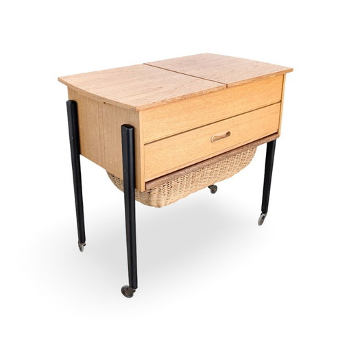 Original Midcentury Beistelltisch Nähwagen Nussbaum 1960 Vintage – bijzettafels, Wood (photo 2 of 10)