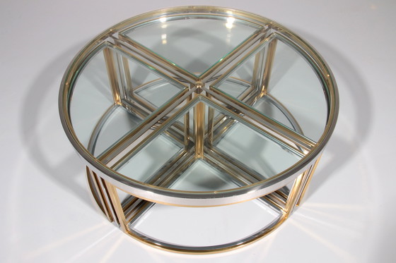 Image 1 of Table basse Maison Charles en laiton, chrome et verre Elégante des années 1970