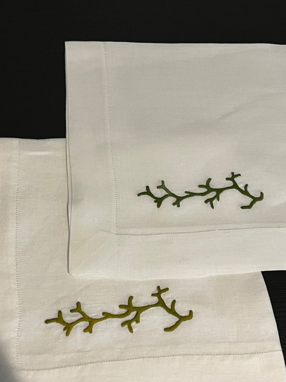 Image 1 of Tovaglia e 22 tovaglioli ricamati