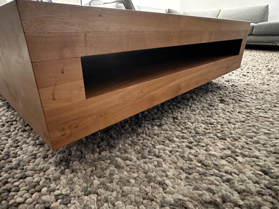 Image 1 of Design Couchtisch Nussbaum massiv