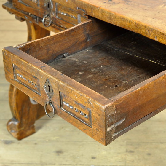 Image 1 of Table en noyer espagnol du XVIIe siècle