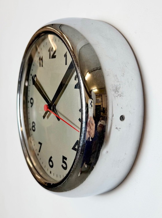 Vintage Wall Clock from PRAGUR, 1940s – Glass, Chrome (photo 5 of 19)